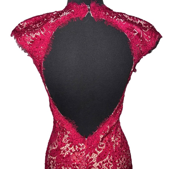 True Red in color Stretch Lace Jovani Gown with modesty panel - size 6/8 - Picture 5 of 5